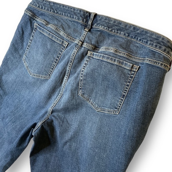 Torrid Crop Boyfriend Womens Jeans Sz 22 Distressed Frayed Hem Stretch Denim - Picture 10 of 12